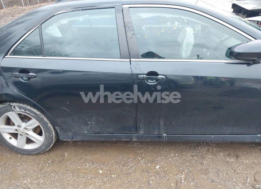 Photo 13 of 2013 Toyota Camry SE (VIN 4T1BF1FKXDU282020)