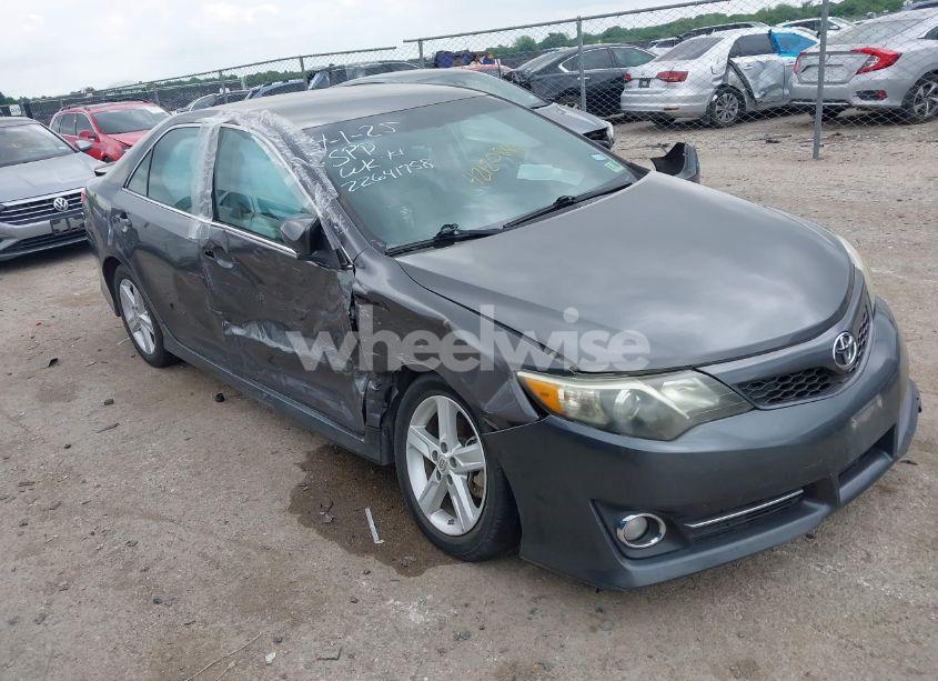 2013 Toyota Camry SE (VIN 4T1BF1FKXDU282518) main photo