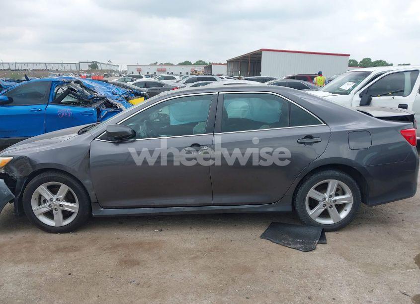 Photo 14 of 2013 Toyota Camry SE (VIN 4T1BF1FKXDU282518)