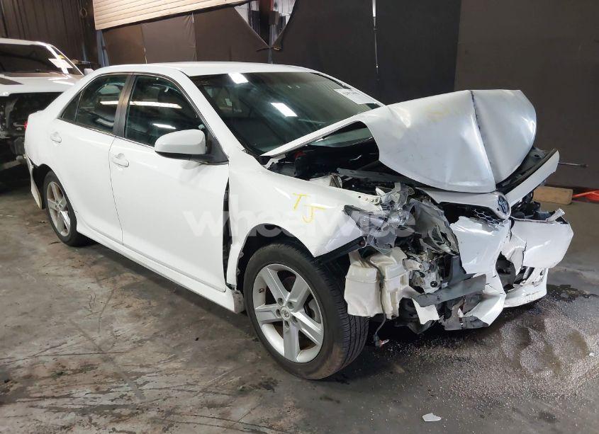 2013 Toyota Camry SE (VIN 4T1BF1FKXDU637476) main photo