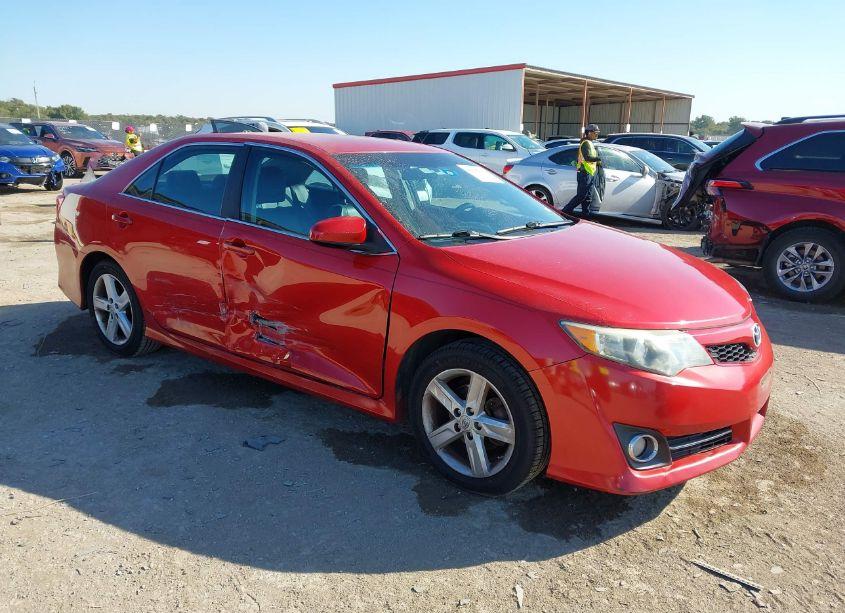 2013 Toyota Camry SE (VIN 4T1BF1FKXDU650986) main photo