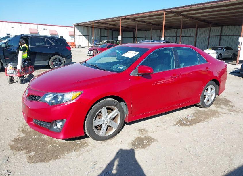 Photo 2 of 2013 Toyota Camry SE (VIN 4T1BF1FKXDU650986)