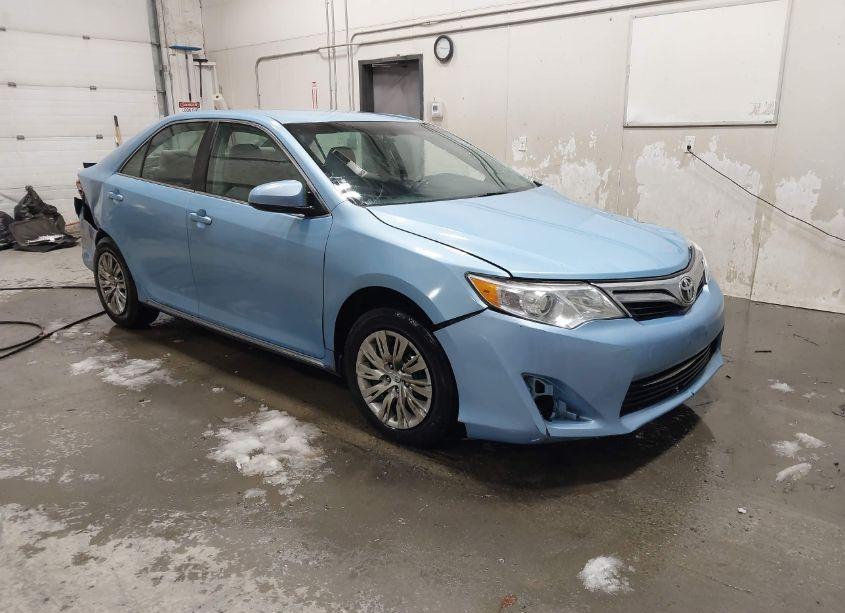 2013 Toyota Camry LE (VIN 4T1BF1FKXDU657579) main photo