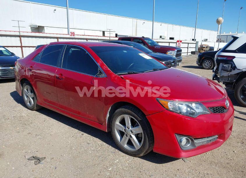 2013 Toyota Camry SE (VIN 4T1BF1FKXDU661972) main photo