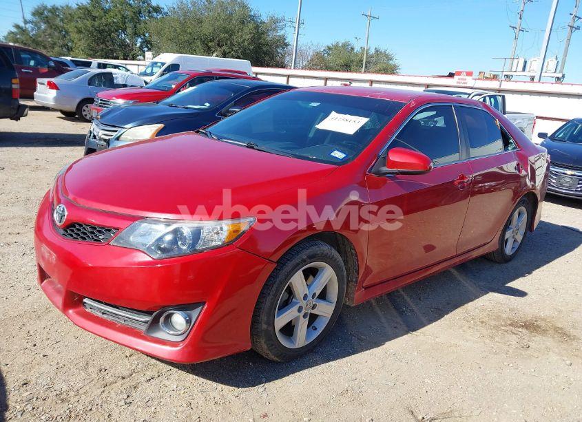 Photo 2 of 2013 Toyota Camry SE (VIN 4T1BF1FKXDU661972)