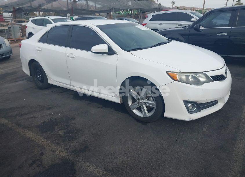 2013 Toyota Camry SE (VIN 4T1BF1FKXDU668419) main photo