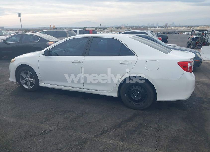 Photo 14 of 2013 Toyota Camry SE (VIN 4T1BF1FKXDU668419)