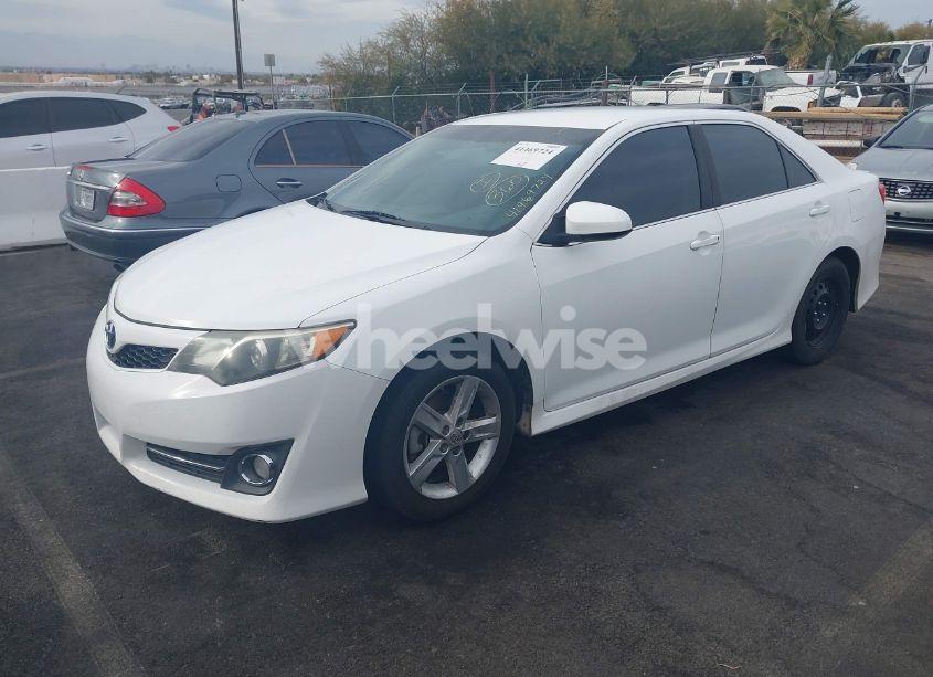 Photo 2 of 2013 Toyota Camry SE (VIN 4T1BF1FKXDU668419)