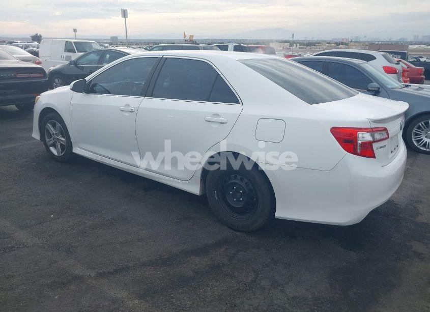 Photo 3 of 2013 Toyota Camry SE (VIN 4T1BF1FKXDU668419)