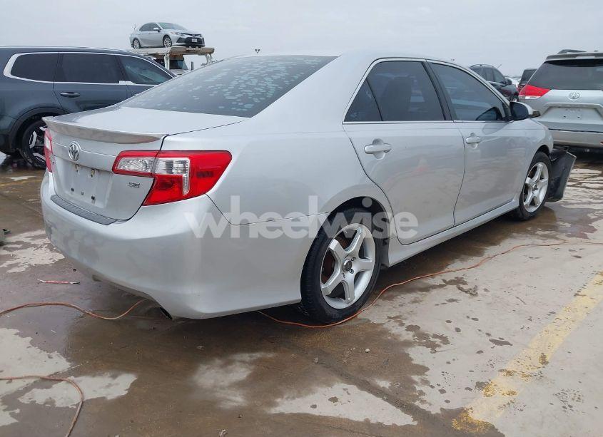Photo 4 of 2013 Toyota Camry SE (VIN 4T1BF1FKXDU698312)