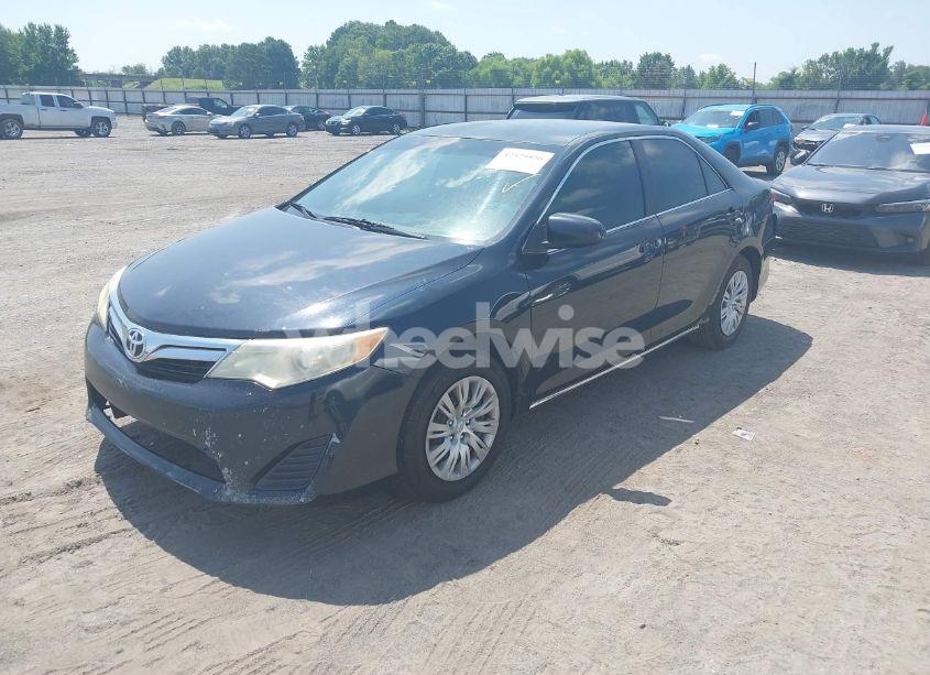 Photo 2 of 2013 Toyota Camry LE (VIN 4T1BF1FKXDU700348)