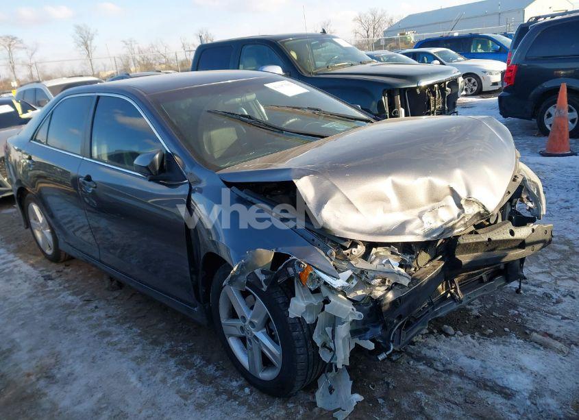 2013 Toyota Camry SE (VIN 4T1BF1FKXDU702942) main photo