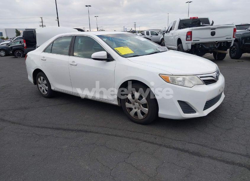 2013 Toyota Camry LE (VIN 4T1BF1FKXDU708854) main photo