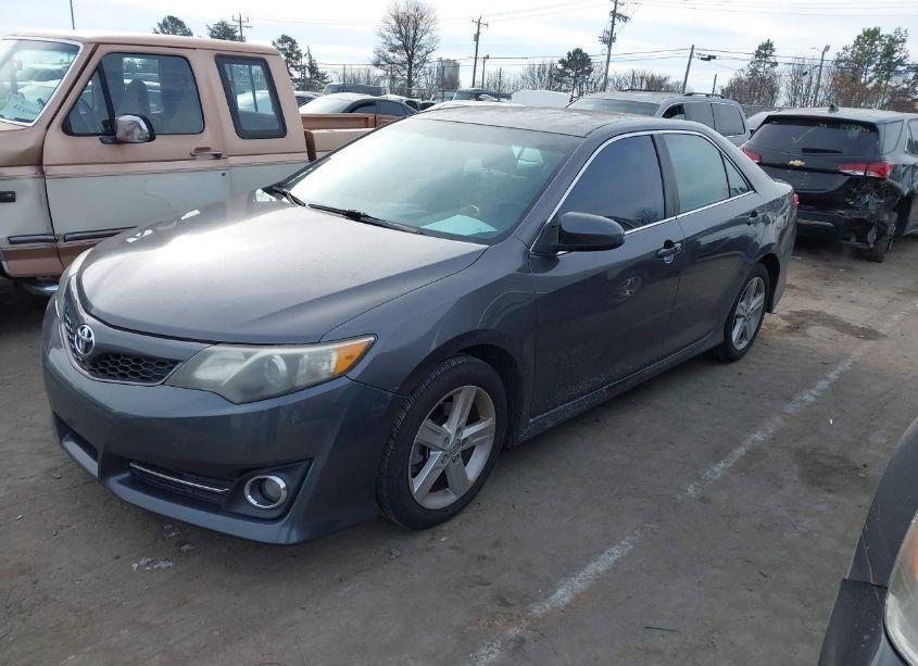 Photo 2 of 2013 Toyota Camry SE (VIN 4T1BF1FKXDU712175)