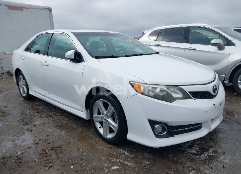 2013 Toyota Camry SE (VIN 4T1BF1FKXDU715111) main photo