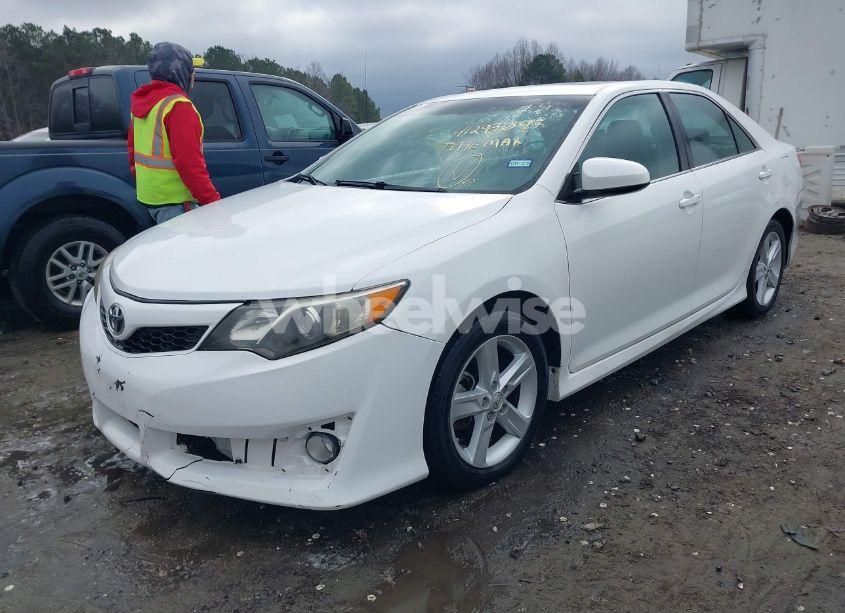 Photo 2 of 2013 Toyota Camry SE (VIN 4T1BF1FKXDU715111)