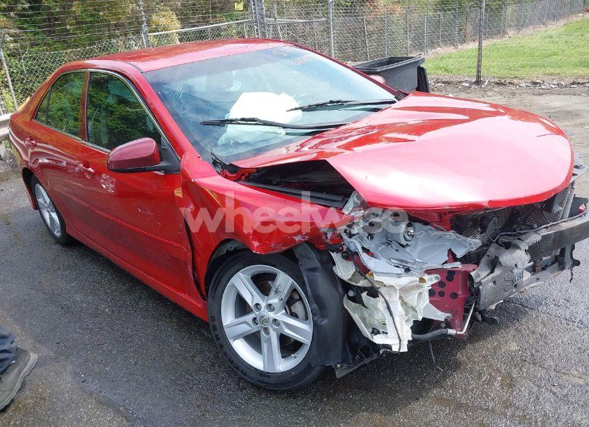 2013 Toyota Camry SE (VIN 4T1BF1FKXDU725752) main photo