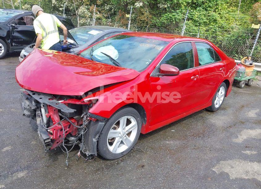 Photo 2 of 2013 Toyota Camry SE (VIN 4T1BF1FKXDU725752)