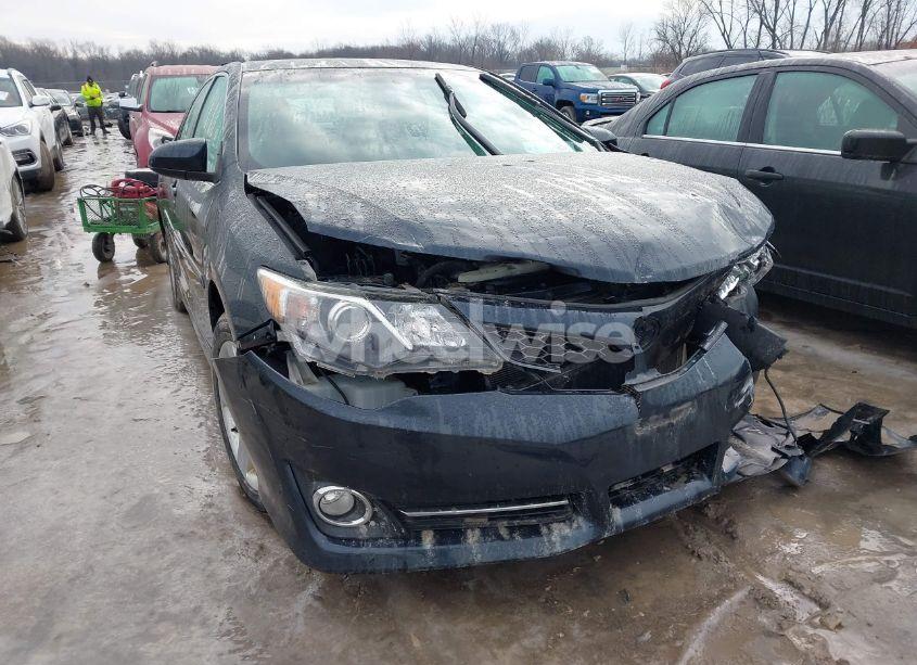 2014 Toyota Camry SE (VIN 4T1BF1FKXEU300811) main photo