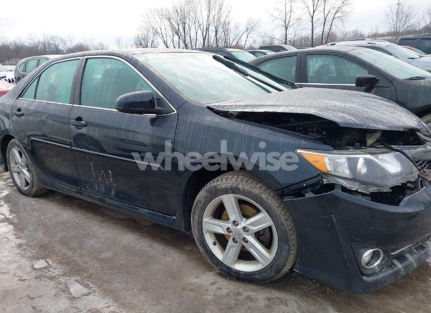 Photo 13 of 2014 Toyota Camry SE (VIN 4T1BF1FKXEU300811)