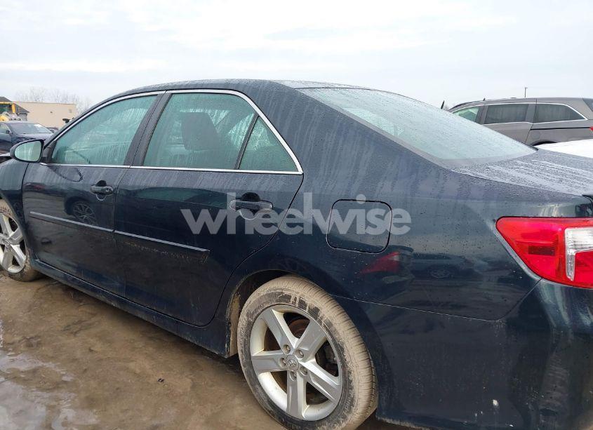 Photo 14 of 2014 Toyota Camry SE (VIN 4T1BF1FKXEU300811)