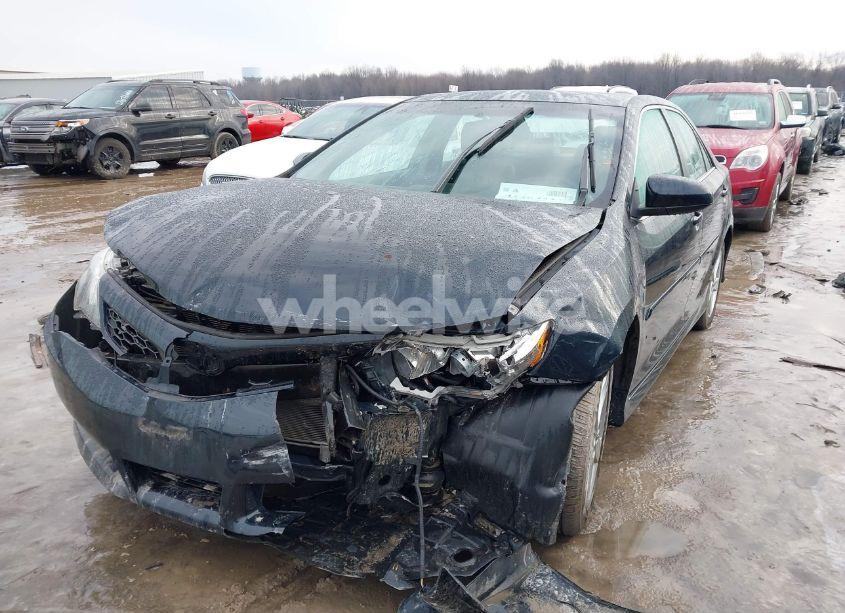 Photo 2 of 2014 Toyota Camry SE (VIN 4T1BF1FKXEU300811)