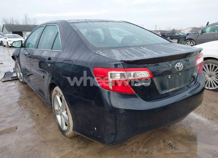 Photo 3 of 2014 Toyota Camry SE (VIN 4T1BF1FKXEU300811)