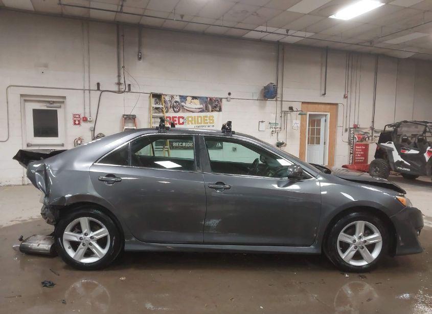 Photo 14 of 2014 Toyota Camry SE (VIN 4T1BF1FKXEU301182)