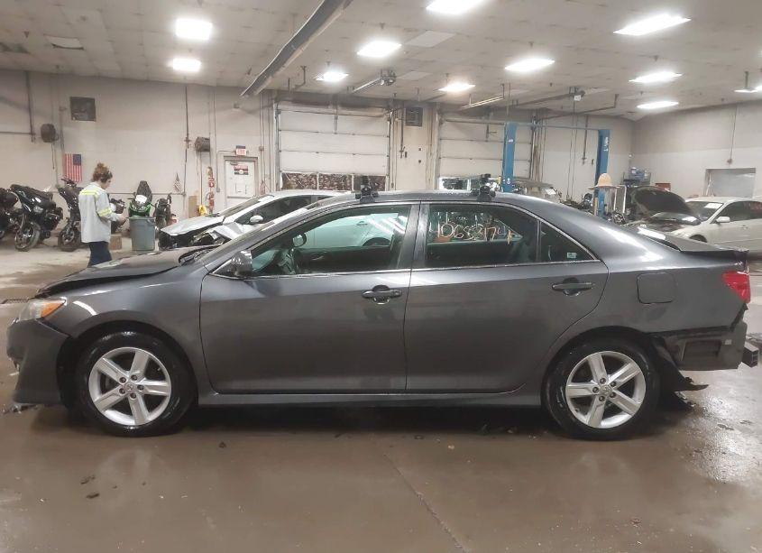 Photo 15 of 2014 Toyota Camry SE (VIN 4T1BF1FKXEU301182)