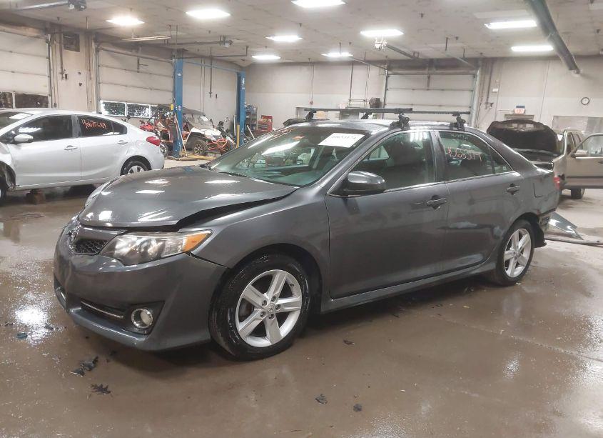 Photo 2 of 2014 Toyota Camry SE (VIN 4T1BF1FKXEU301182)