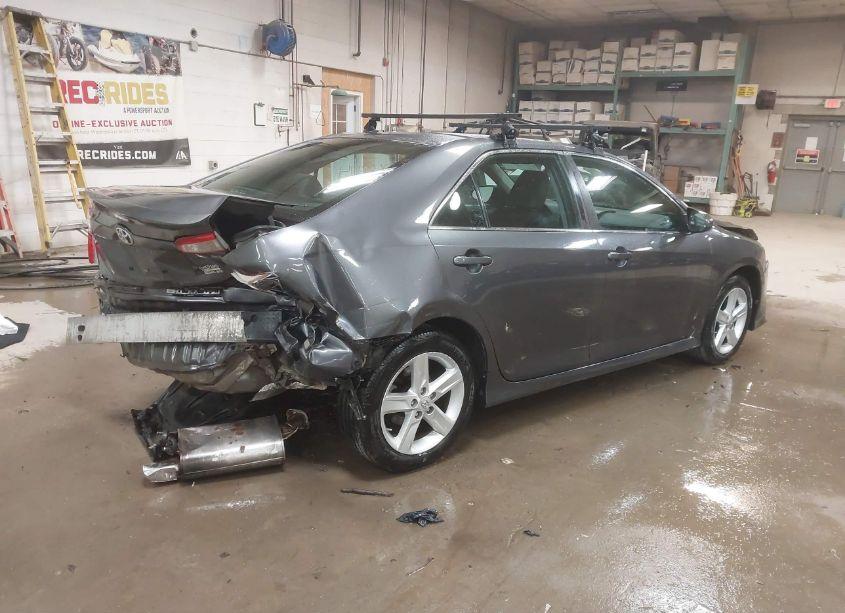 Photo 4 of 2014 Toyota Camry SE (VIN 4T1BF1FKXEU301182)