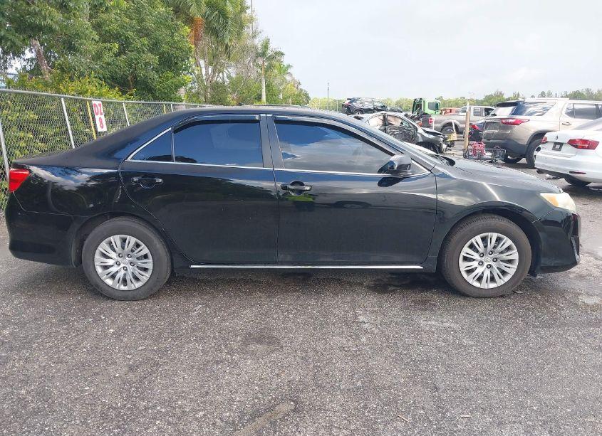 Photo 13 of 2014 Toyota Camry LE (VIN 4T1BF1FKXEU301232)