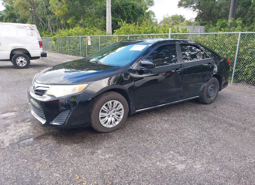 Photo 2 of 2014 Toyota Camry LE (VIN 4T1BF1FKXEU301232)