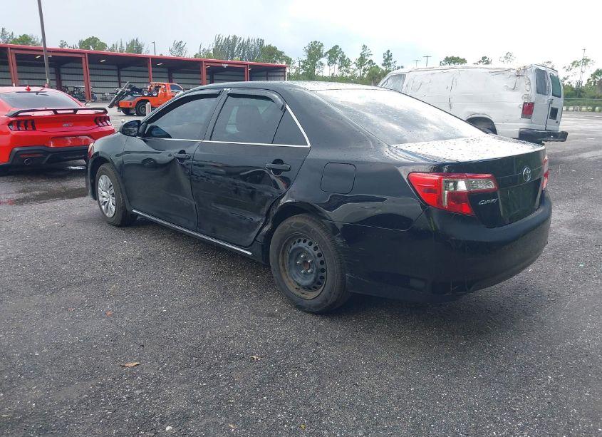 Photo 3 of 2014 Toyota Camry LE (VIN 4T1BF1FKXEU301232)