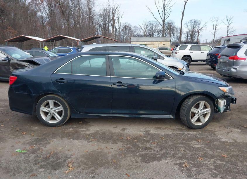 Photo 13 of 2014 Toyota Camry SE (VIN 4T1BF1FKXEU323067)