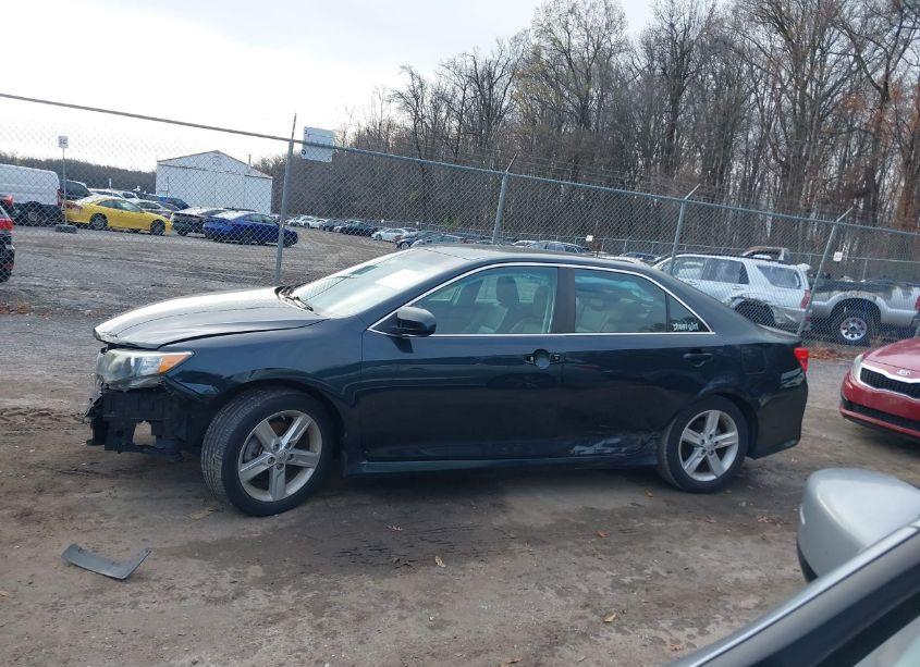 Photo 14 of 2014 Toyota Camry SE (VIN 4T1BF1FKXEU323067)