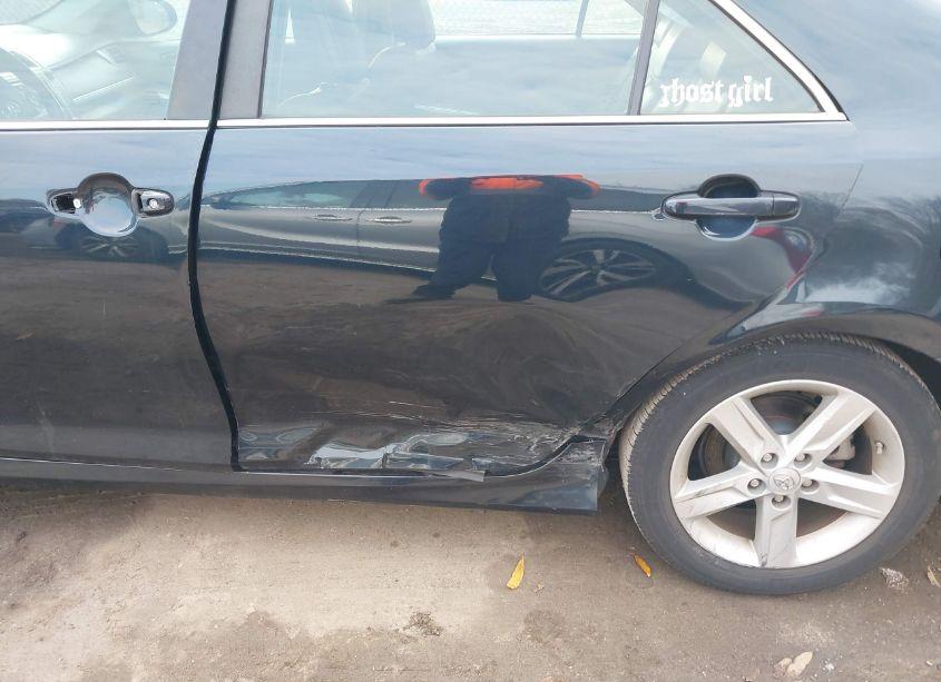 Photo 18 of 2014 Toyota Camry SE (VIN 4T1BF1FKXEU323067)