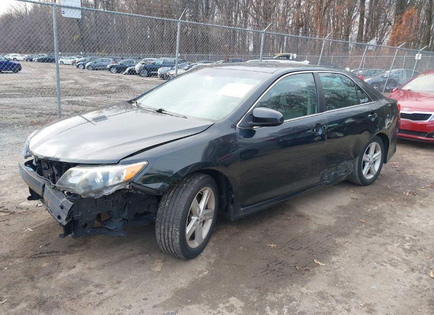 Photo 2 of 2014 Toyota Camry SE (VIN 4T1BF1FKXEU323067)