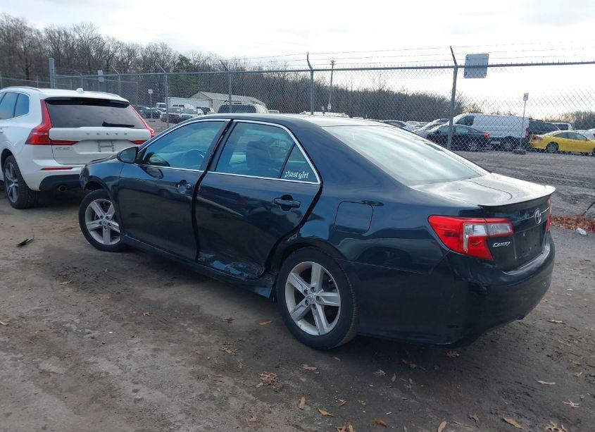 Photo 3 of 2014 Toyota Camry SE (VIN 4T1BF1FKXEU323067)