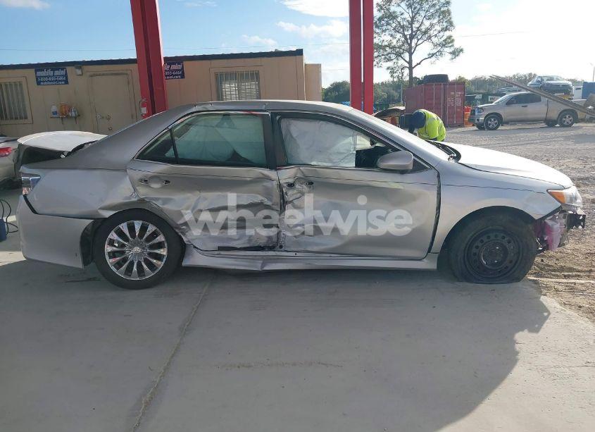 Photo 13 of 2014 Toyota Camry SE (VIN 4T1BF1FKXEU329161)