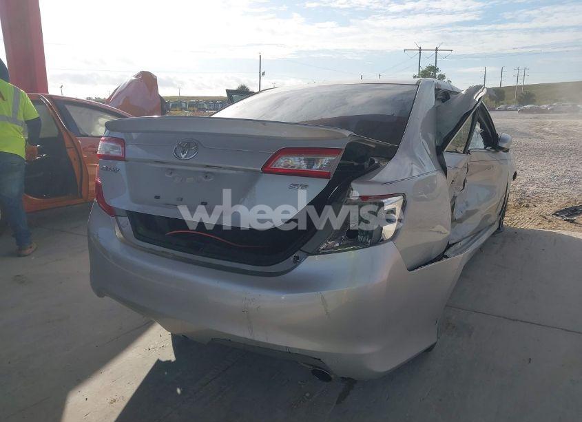 Photo 4 of 2014 Toyota Camry SE (VIN 4T1BF1FKXEU329161)