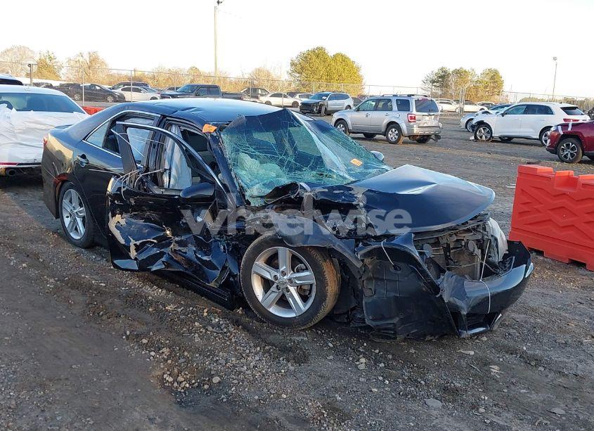 2014 Toyota Camry SE (VIN 4T1BF1FKXEU331122) main photo