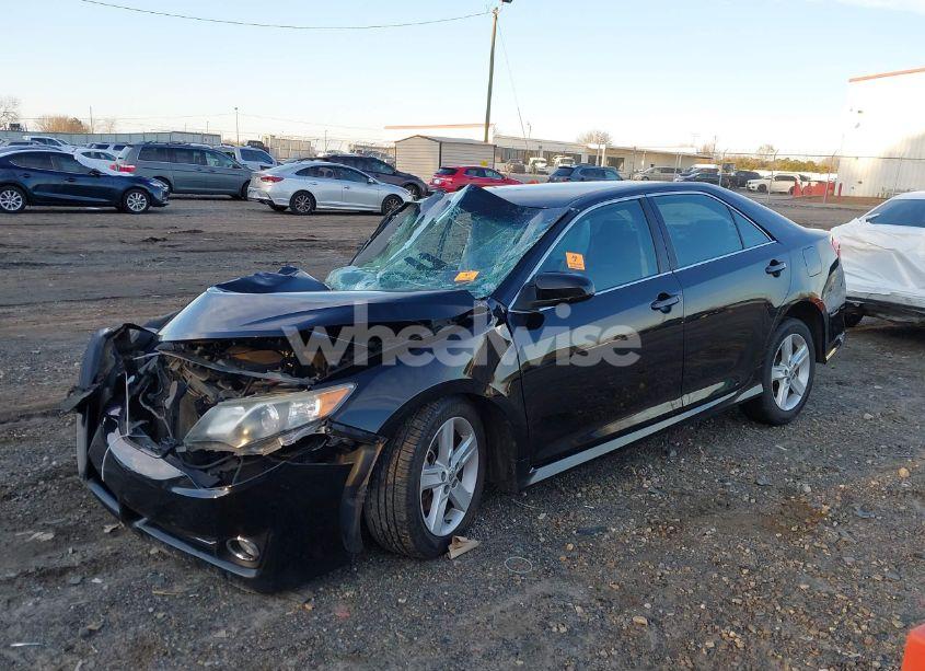 Photo 2 of 2014 Toyota Camry SE (VIN 4T1BF1FKXEU331122)