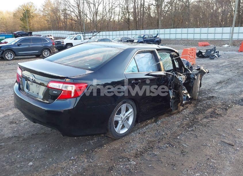 Photo 4 of 2014 Toyota Camry SE (VIN 4T1BF1FKXEU331122)
