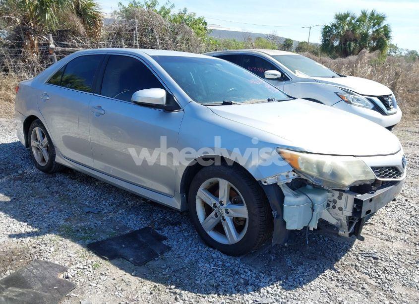 2014 Toyota Camry SE (VIN 4T1BF1FKXEU335199) main photo