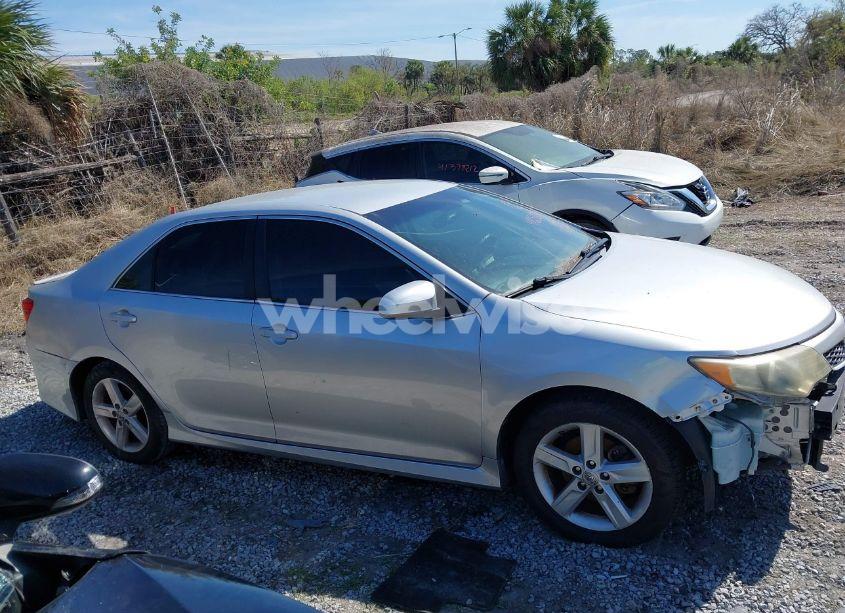 Photo 13 of 2014 Toyota Camry SE (VIN 4T1BF1FKXEU335199)