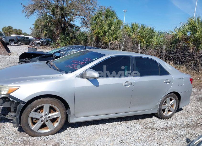 Photo 14 of 2014 Toyota Camry SE (VIN 4T1BF1FKXEU335199)