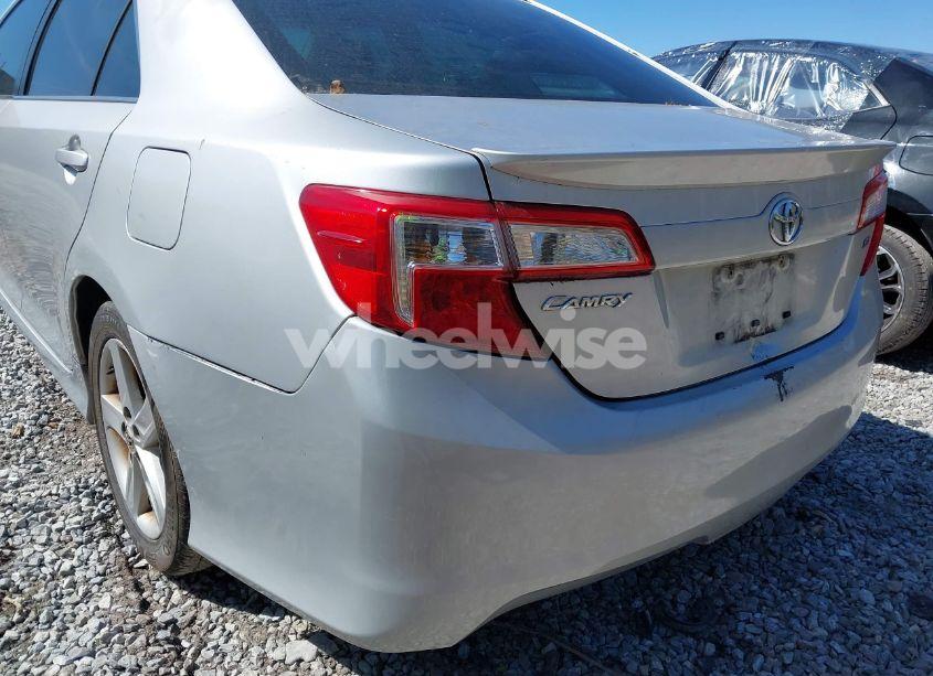 Photo 19 of 2014 Toyota Camry SE (VIN 4T1BF1FKXEU335199)