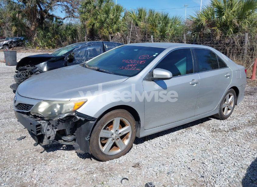 Photo 2 of 2014 Toyota Camry SE (VIN 4T1BF1FKXEU335199)