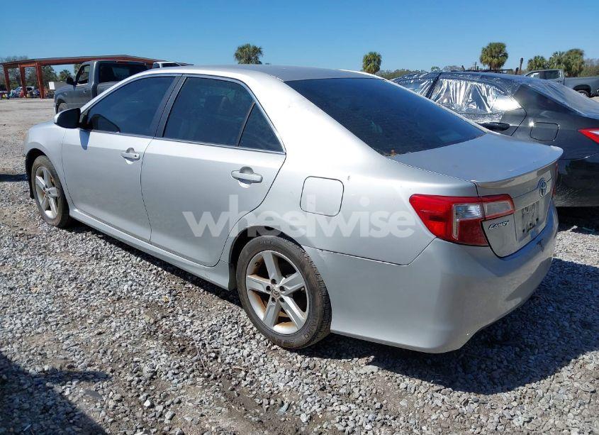 Photo 3 of 2014 Toyota Camry SE (VIN 4T1BF1FKXEU335199)